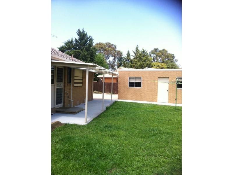 18 Angourie Crescent, Taylors Lakes VIC 3038