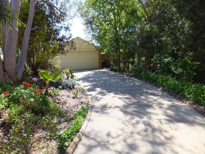 77 Harnham Drive, Bairnsdale VIC 3875