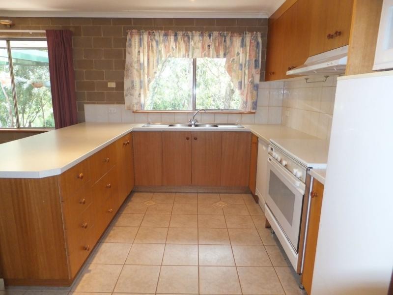 77 Harnham Drive, Bairnsdale VIC 3875