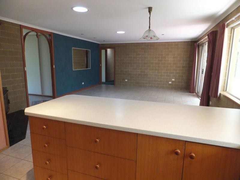 77 Harnham Drive, Bairnsdale VIC 3875
