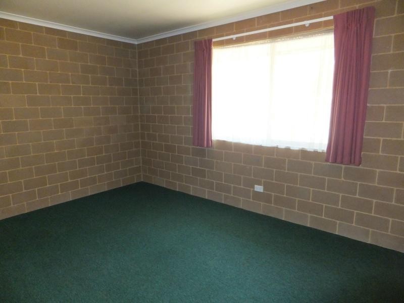 77 Harnham Drive, Bairnsdale VIC 3875