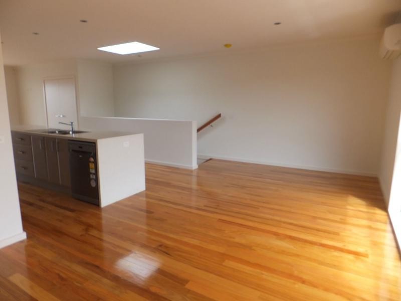 1/100 Carpenter Street, Lakes Entrance VIC 3909