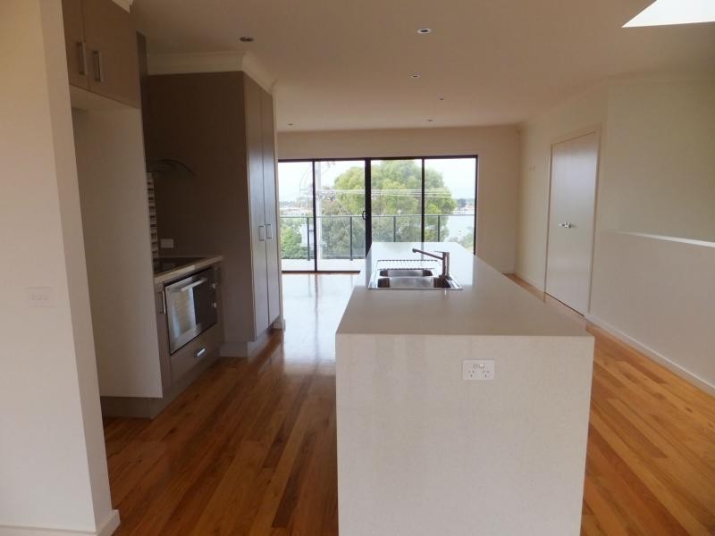 1/100 Carpenter Street, Lakes Entrance VIC 3909