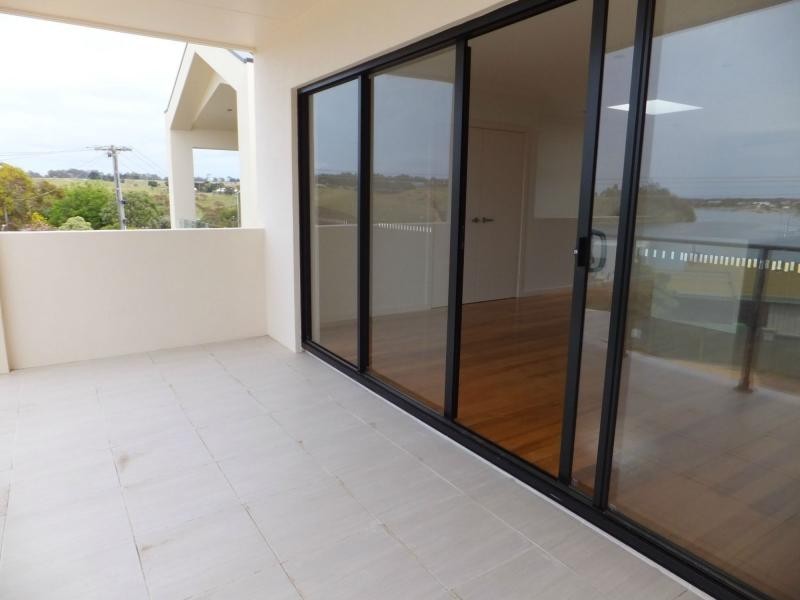 1/100 Carpenter Street, Lakes Entrance VIC 3909