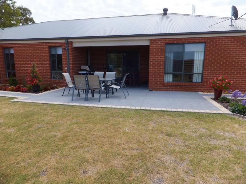 25 Ives Road, Lindenow South VIC 3875