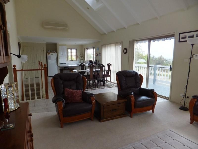 50 Nautilus Way, Lakes Entrance VIC 3909