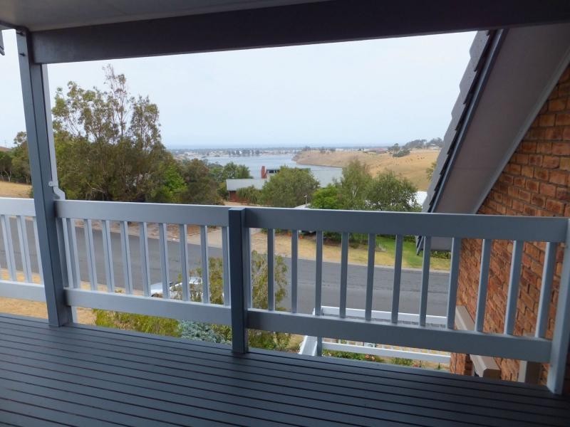 50 Nautilus Way, Lakes Entrance VIC 3909