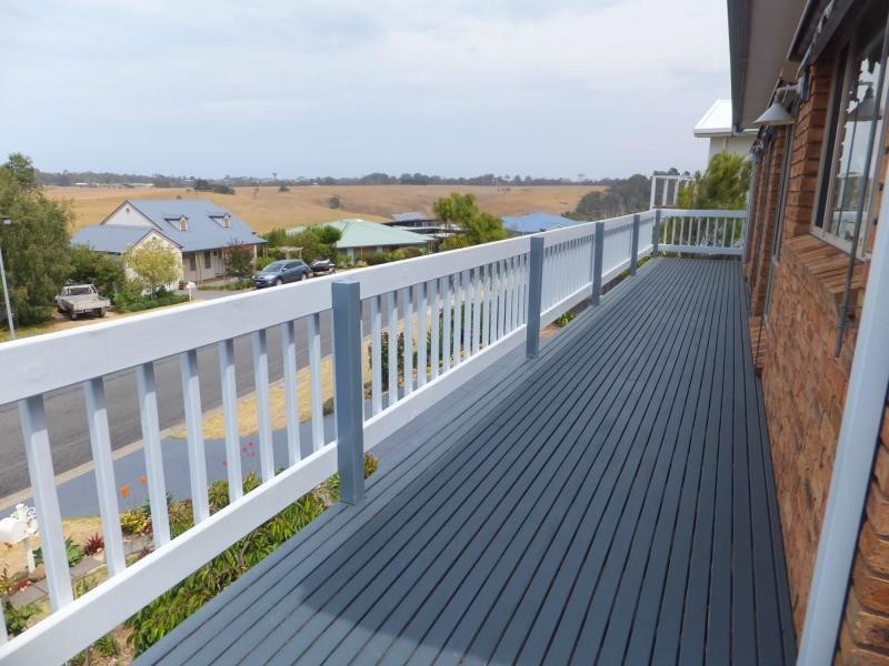 50 Nautilus Way, Lakes Entrance VIC 3909