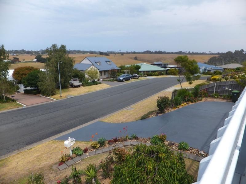 50 Nautilus Way, Lakes Entrance VIC 3909