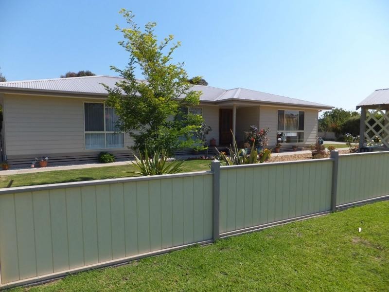 9 Lake Haven Avenue, Newlands Arm VIC 3875