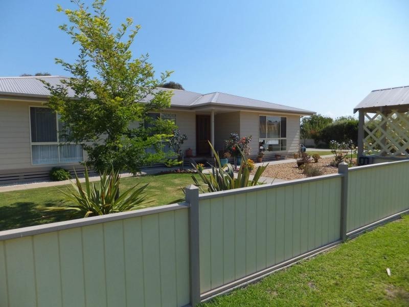 9 Lake Haven Avenue, Newlands Arm VIC 3875