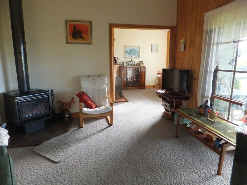 33 Giles Street, Wiseleigh VIC 3885