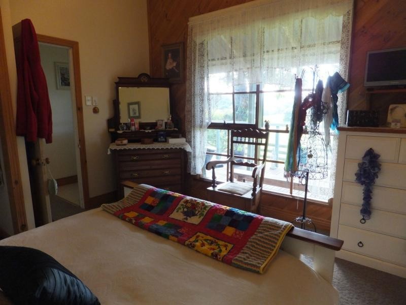 33 Giles Street, Wiseleigh VIC 3885