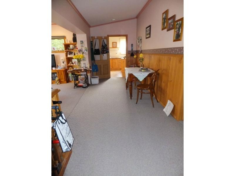 33 Giles Street, Wiseleigh VIC 3885