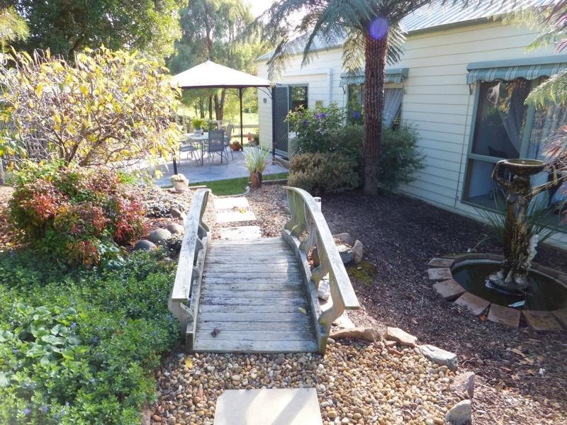 33 Giles Street, Wiseleigh VIC 3885