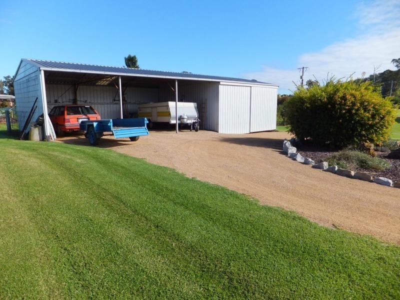 33 Giles Street, Wiseleigh VIC 3885