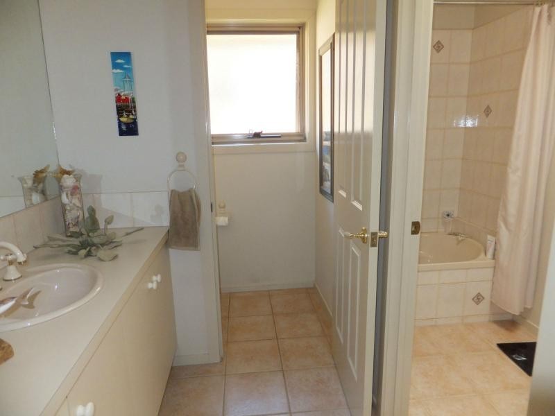 20 The Balcony, Lakes Entrance VIC 3909