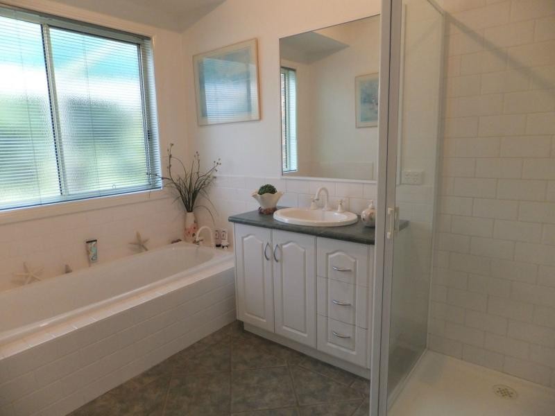 70 Landsman Drive, Nicholson VIC 3882