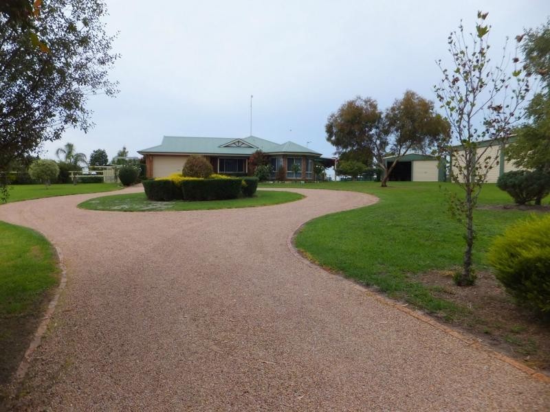 70 Landsman Drive, Nicholson VIC 3882