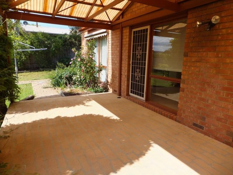 6 Hugh Court, Bairnsdale VIC 3875
