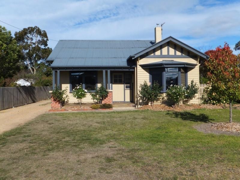 103 Dalmahoy Street, Bairnsdale VIC 3875