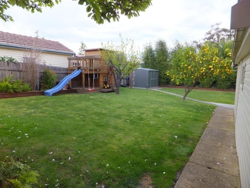 28 Day Street, Bairnsdale VIC 3875