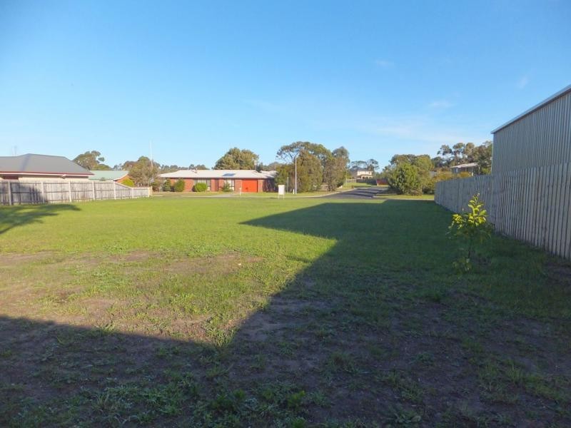 13 Lake Valley Way, Newlands Arm VIC 3875