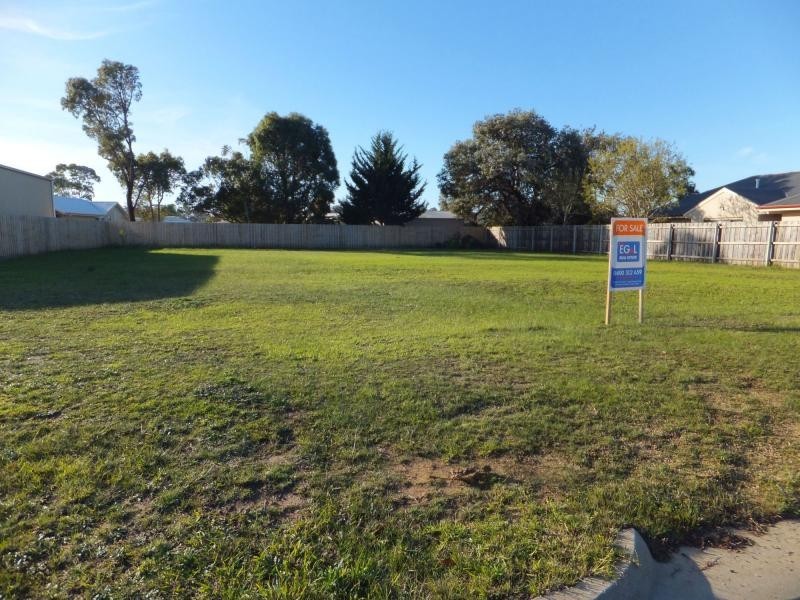 13 Lake Valley Way, Newlands Arm VIC 3875