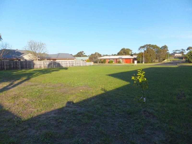 13 Lake Valley Way, Newlands Arm VIC 3875