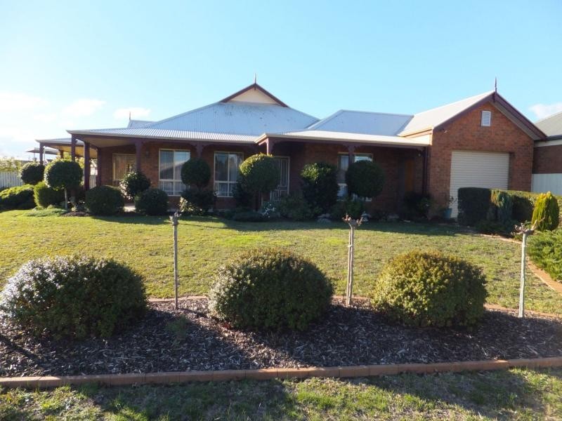 1 Tairua Place, Bairnsdale VIC 3875