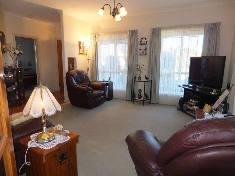 1 Tairua Place, Bairnsdale VIC 3875