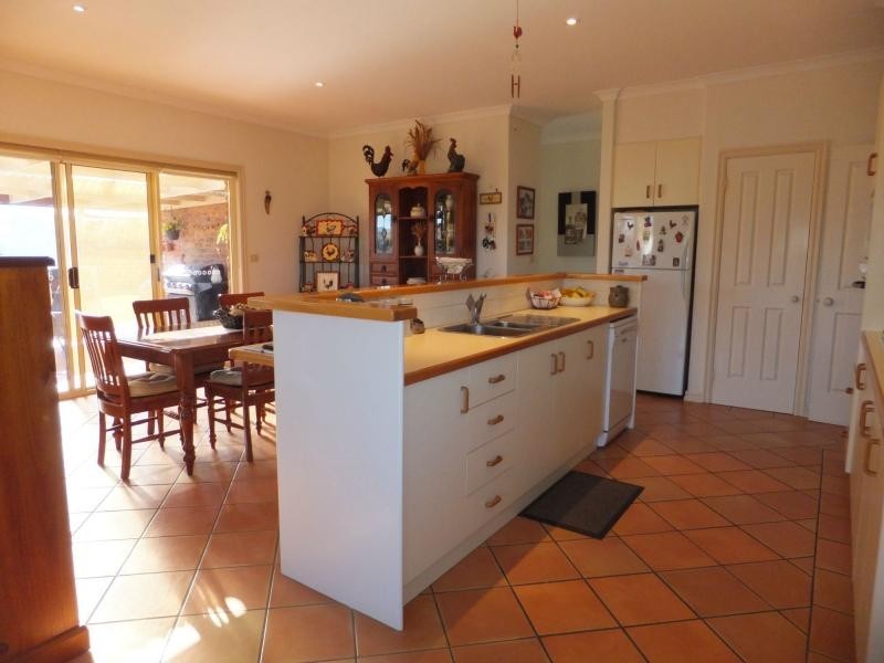 1 Tairua Place, Bairnsdale VIC 3875