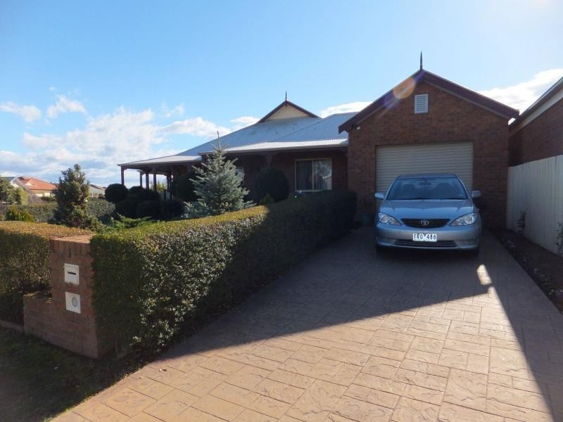 1 Tairua Place, Bairnsdale VIC 3875