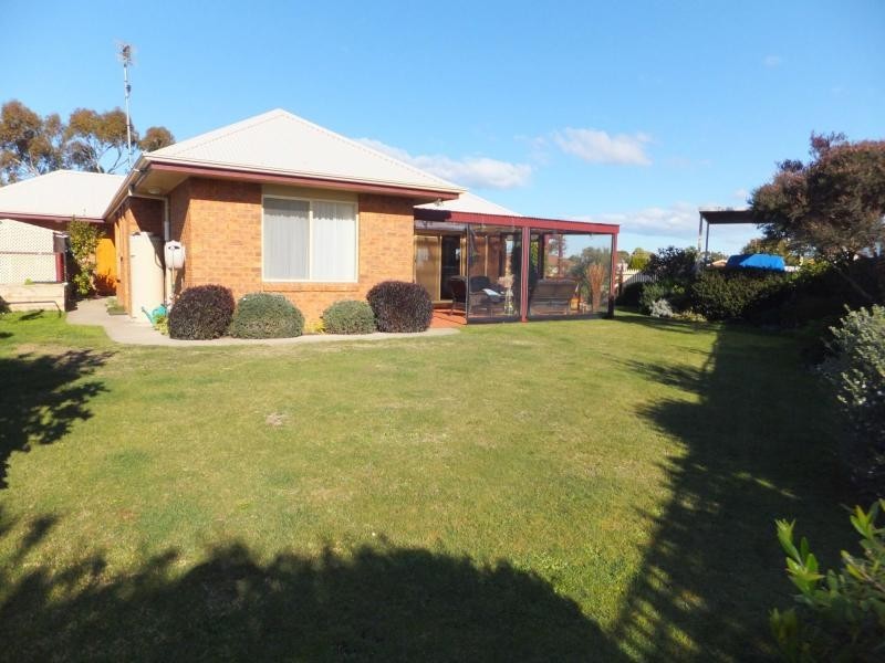 1 Tairua Place, Bairnsdale VIC 3875