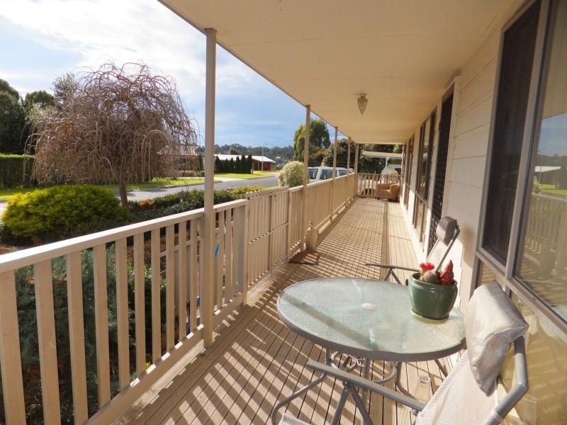 2 Lake Cove Court, Newlands Arm VIC 3875