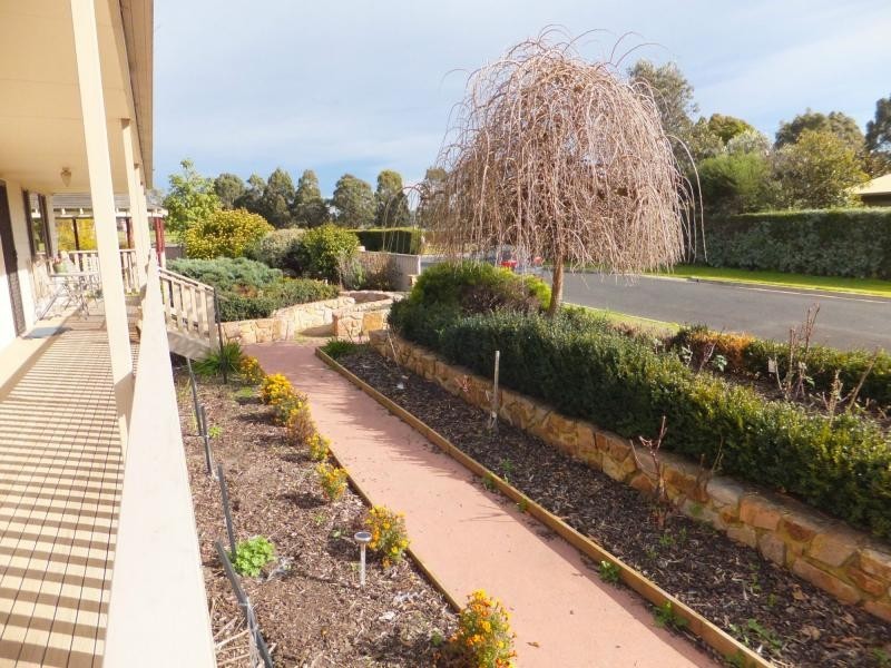 2 Lake Cove Court, Newlands Arm VIC 3875