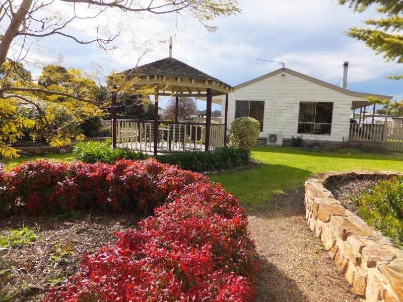 2 Lake Cove Court, Newlands Arm VIC 3875