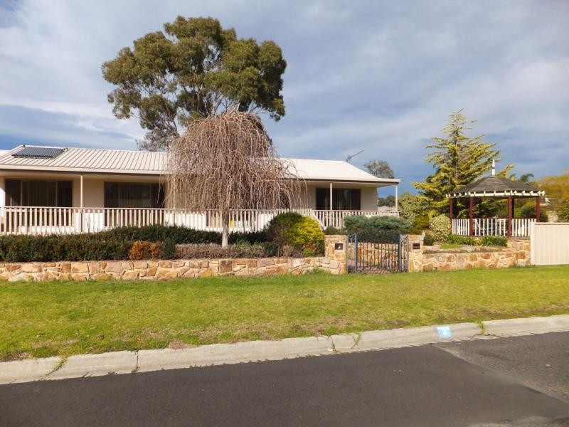 2 Lake Cove Court, Newlands Arm VIC 3875