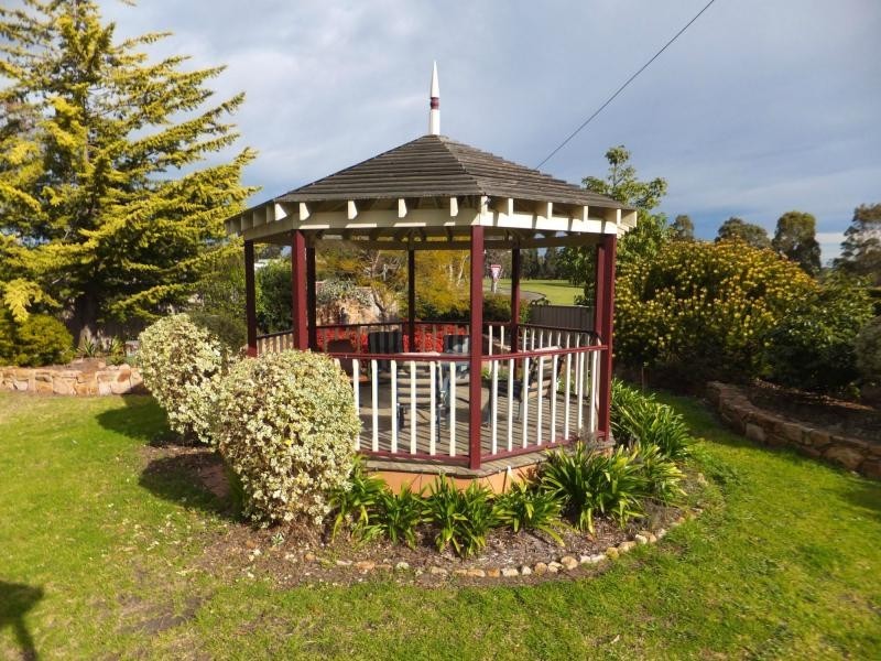 2 Lake Cove Court, Newlands Arm VIC 3875