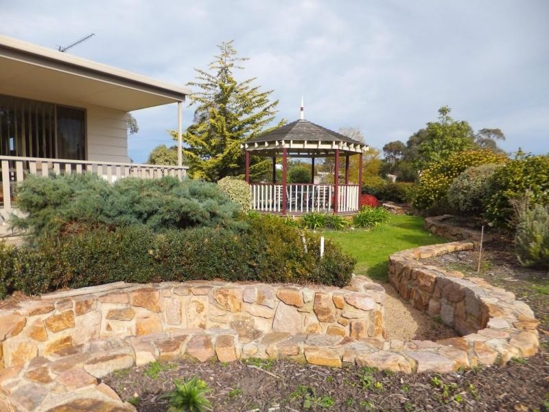 2 Lake Cove Court, Newlands Arm VIC 3875