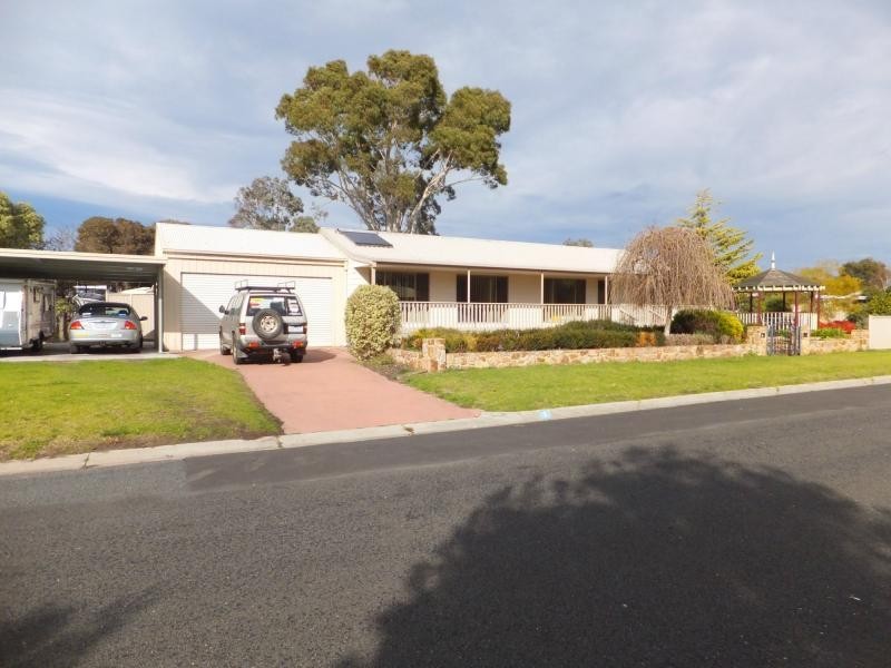 2 Lake Cove Court, Newlands Arm VIC 3875