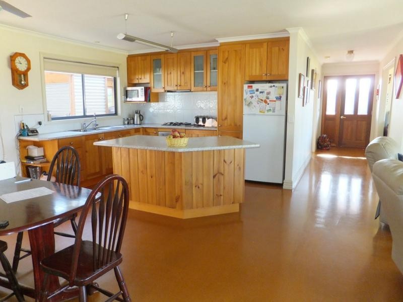 9 Overy Road, Bairnsdale VIC 3875