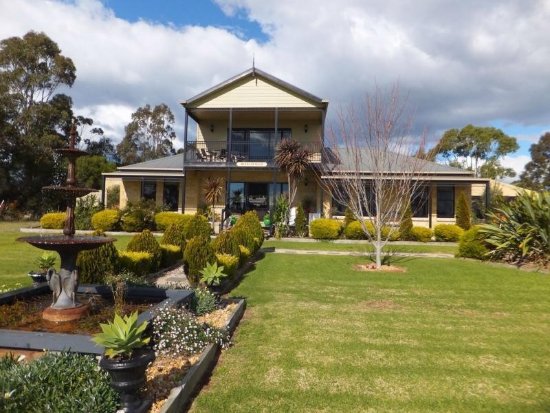 1 Simpsons Drive, Newlands Arm VIC 3875