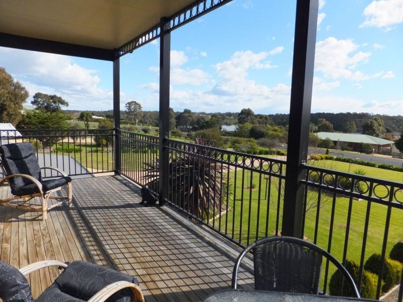 1 Simpsons Drive, Newlands Arm VIC 3875