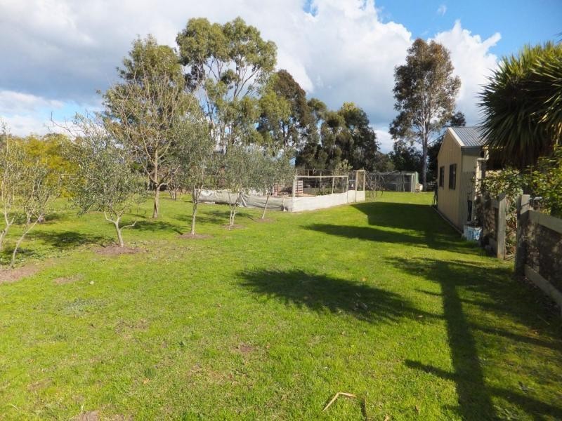 1 Simpsons Drive, Newlands Arm VIC 3875