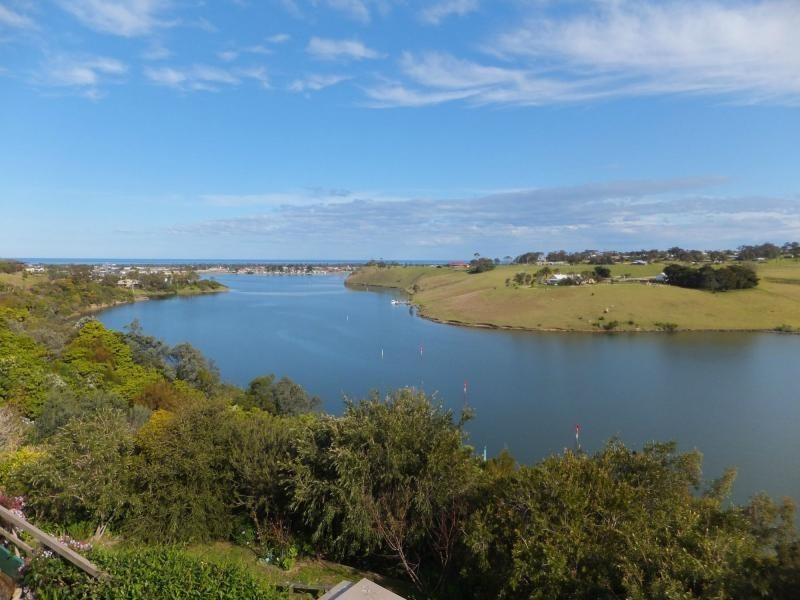 45 Nautilus Way, Lakes Entrance VIC 3909