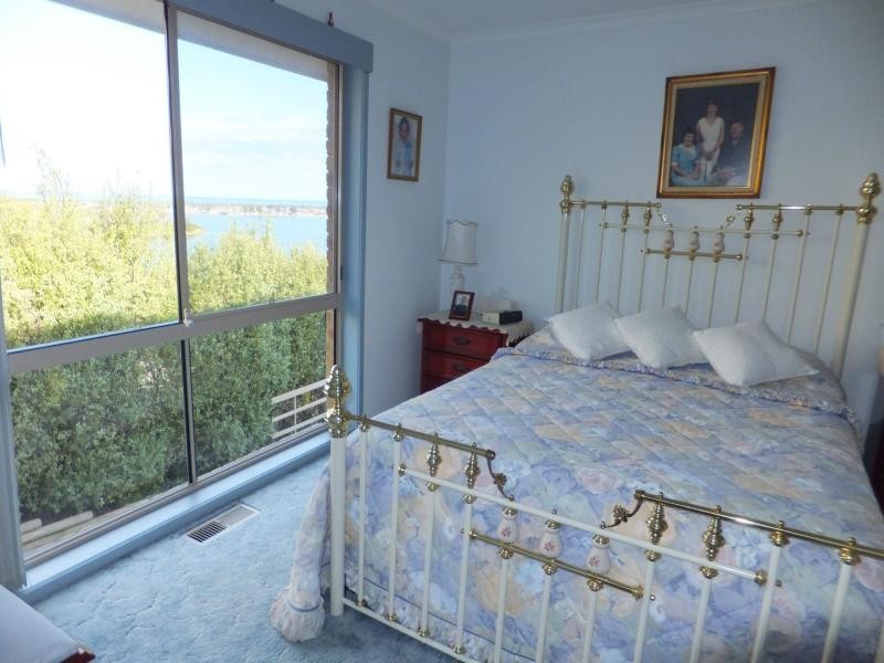 45 Nautilus Way, Lakes Entrance VIC 3909