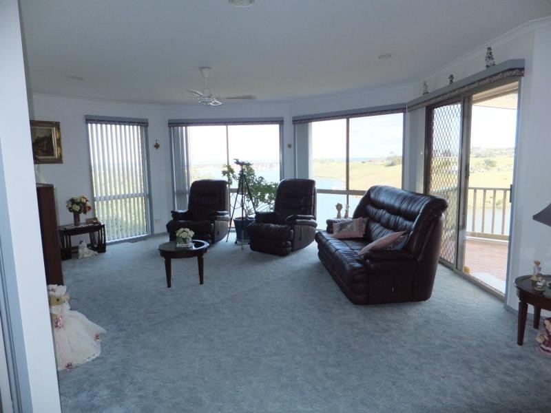 45 Nautilus Way, Lakes Entrance VIC 3909