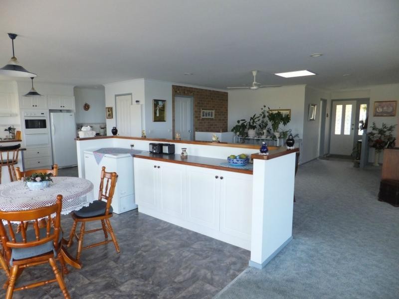 45 Nautilus Way, Lakes Entrance VIC 3909