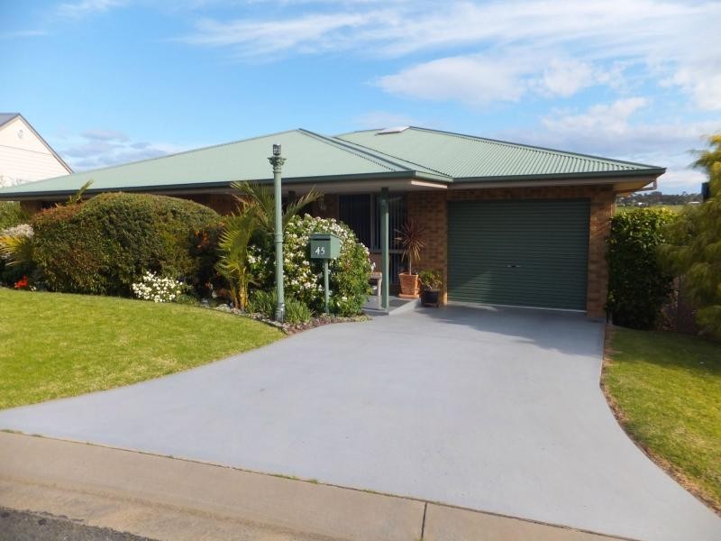 45 Nautilus Way, Lakes Entrance VIC 3909